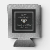 シルバー・ダマスクとハート結婚ズの記念日 缶クーラー (裏面)