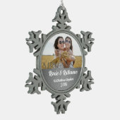 シルバー・ダマスク夫妻の第1クリスマス スノーフレークピューターオーナメント (左)