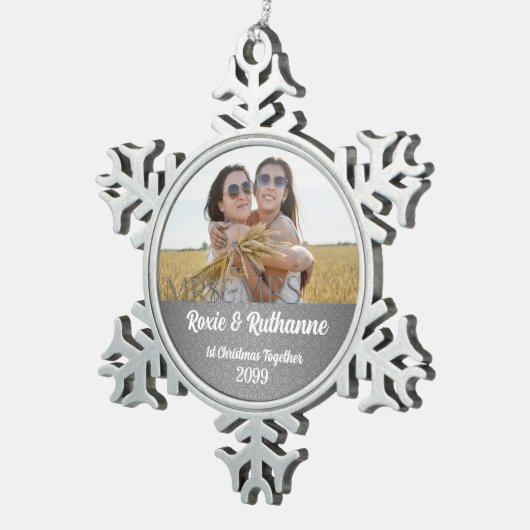 シルバー・ダマスク夫妻の第1クリスマス スノーフレークピューターオーナメント (右)