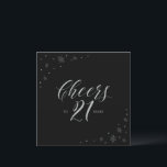 シルバー&ブラック応援21st誕生日パーティースクエア 招待状<br><div class="desc">21歳祝の誕生日パーティの招待状でスタイリッシュお休みしよう。このデザインは、シックなシルバータイポグラフィと黒い背景に輝くグラフィックを備えている。文字カスタマイズと背景色を指定できる。マッチング招待状とパーティー用品は私のショップBaraBomDesignで利用可能。</div>