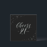 シルバー&ブラック応援21st誕生日パーティースクエア 招待状<br><div class="desc">21歳祝の誕生日パーティの招待状でスタイリッシュお休みしよう。このデザインは、シックなシルバータイポグラフィと黒い背景に輝くグラフィックを備えている。文字カスタマイズと背景色を指定できる。マッチング招待状とパーティー用品は私のショップBaraBomDesignで利用可能。</div>