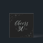シルバー&ブラック応援30th Birthdayパーティースクエア 招待状<br><div class="desc">この30歳祝の誕生日パーティの招待状と一緒にスタイリッシュお休みしよう。このデザインは、シックなシルバータイポグラフィ"応援から30年"と黒い背景に輝くグラフィックを備えている。文字カスタマイズと背景色を指定できる。マッチング招待状とパーティー用品は私のショップBaraBomDesignで利用可能。</div>