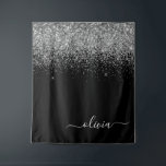 シルバー ブラック グリッター スクリプト モノグラム ガール ネーム タペストリー<br><div class="desc">ブラックとシルバーのスパークル グリッター スクリプト モノグラム ネームとイニシャル タペストリー。豪華でおしゃれなスタイルが好きな人への、スイート16の誕生日、結婚式、ブライダルシャワー、結婚記念日、ベビーシャワー、バチェロレッテパーティーのプレゼントに最適です。</div>