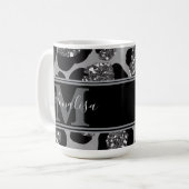 シルバー ブラック ラメ モノグラム 名入れ コーヒーマグカップ (正面左)