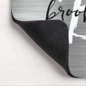 シルバー ブラッシュ メタル ブラック ホワイト スクリプト モノグラム マウスパッド (コーナー)