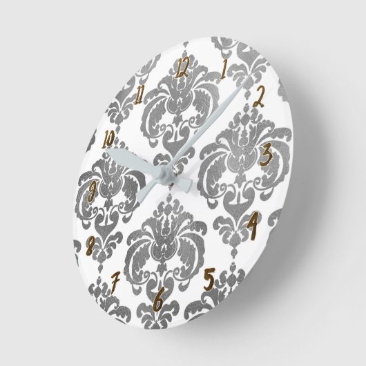 シルバー&ホワイトダマスクグラムモダンパーソナライズされた ラウンド壁時計 (傾斜)