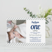 シルバー、口ひげ |男の子の誕生日の写真 招待状 (スタンド正面)