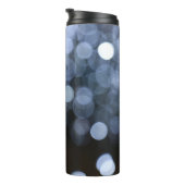 シルバー、白い《写真》ぼけ味の夜の背景。 タンブラー (回転右)