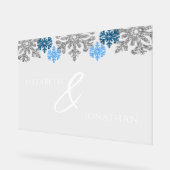シルブルーの雪の結晶の冬の結婚式 アクリルサイン (傾斜)