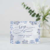 シルブルー スノーフレークス 冬の結婚式 RSVP ポストカード (スタンド正面)