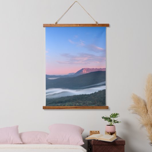 シレンタバーからナノスの美しい日の出の眺め 吊り下げ型タペストリー (寝室)