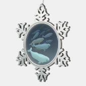 シロイルカのクジラのオーナメントのパーソナライズなクジラのオーナメント スノーフレークピューターオーナメント (右)