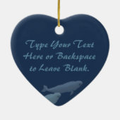 シロイルカのクジラのオーナメントのパーソナライズなクジラのオーナメント セラミックオーナメント (裏面)