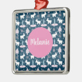 シロクマと木のモノグラムクリスマスプレゼント メタルオーナメント (左)