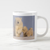 シロクマのウルドス・マリティムス生まれたばかりのは ジャンボコーヒーマグカップ (右)