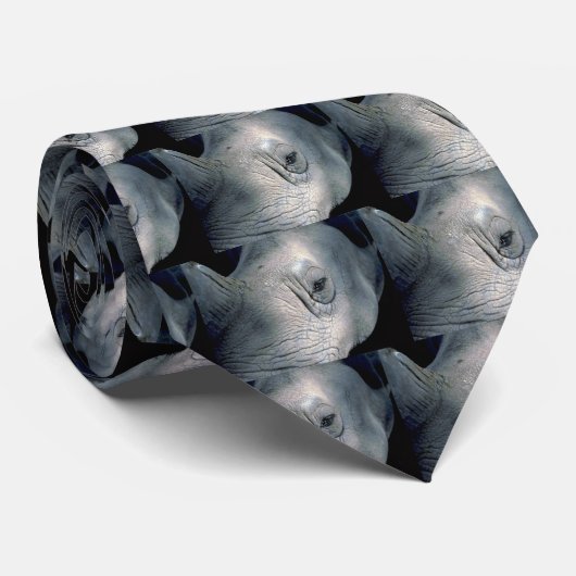 シロサイの頭部 ネクタイ (ロール)