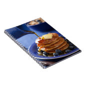 シロップおよびブルーベリーが付いているパンケーキ ノートブック (右側)