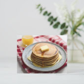 シロップで覆われたプレートに積み重ねられたパンケーキ ポストカード (スタンド正面)