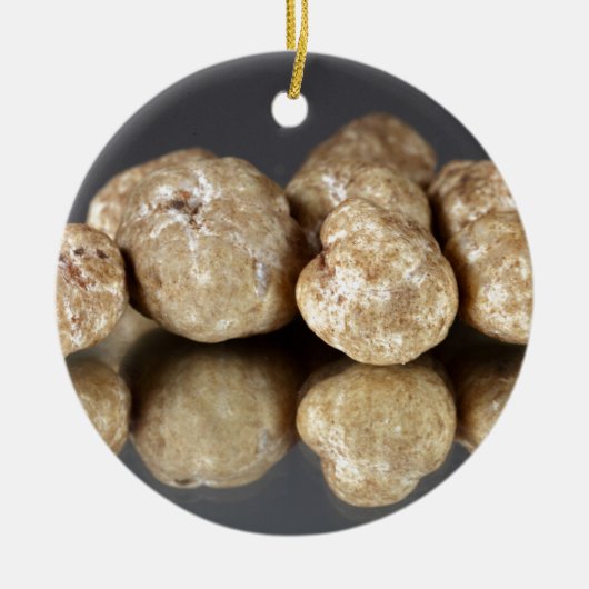 シロトリュフの塊茎のoligospermum セラミックオーナメント (正面)