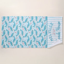 シロナガスクジラの航海のなビーチハウスのパーソナライズな海 ビーチタオル
