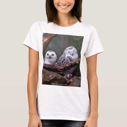 シロフクロウのペア 森の野生動物アート Tシャツ (正面)