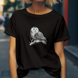 シロフクロウの静かな佇まい Tシャツ