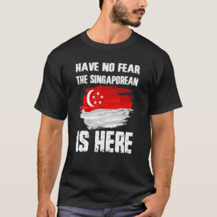 シンガポール人がここにシンガポール国旗を掲げている恐れはない Tシャツ