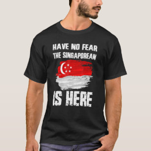 シンガポール人がここにシンガポール国旗を掲げている恐れはない Tシャツ