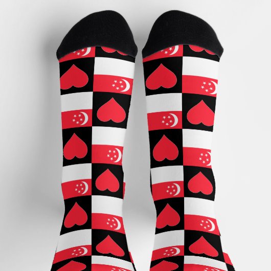 シンガポール国旗ハートパターンおもしろいシンガポールプライド ソックス (上部)