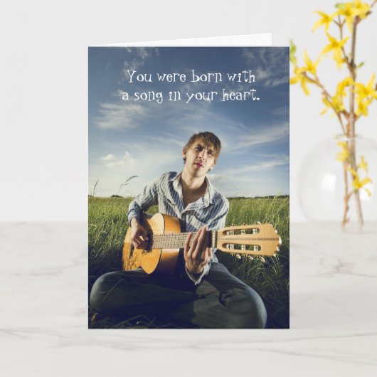 シンガーソングライター、アコースティックギタリスト誕生日カード カード (黄色い花)