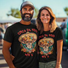 シンコデマヨチワワSombrero & Serapeを着た Tシャツ
