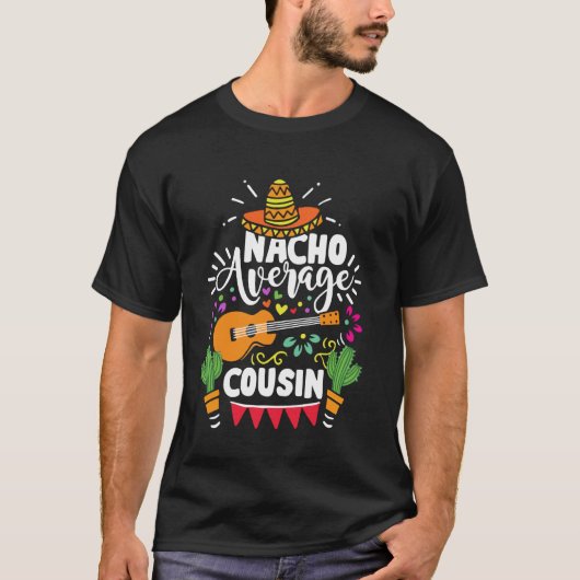 シンコ・デ・マヨ 冗談めいたナチョ 普通じゃない従兄弟 メキシコ系 Tシャツ (正面)