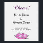 シンデレラの靴 ピンクの枕 ワインボトルラベル ワインラベル<br><div class="desc">紫色のスクリプト文字と黒文字で新婦と新郎の名前を記入し、カスタムロケーションと日付を記入するスペースを設けた、シンデレラのガラスの靴のヴィンテージエッチングがピンクのパッチワーク枕に載った、カスタムワインボトルラベルテンプレート。</div>