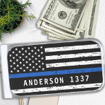 シンブルーラインパーソナライズされた警察 シルバー マネークリップ<br><div class="desc">薄いブルーラインマネークリップ – 警察旗の色のアメリカのフラグ、動揺してデザイン。警察名でパーソナライズ。この警察パーソナライズされたのマネークリップは、警察や警察や警察を支援するすべての人に最適である。COPYRIGHT © 2020 Judy Burrows,  Black Dog Art - All Rights Reserved.シンブルーライン警察パーソナライズされたシルバー仕上げマネークリップ</div>