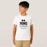 シンプルおもしろいリングや輪セキュリティ結婚式の引き出物kid tシャツ<br><div class="desc">この可愛い結婚子供のTシャツは、あなたの結婚式の日にあなたのリングのセキュリティのための完璧な贈り物を作る！「リングや輪セキュリティ」というタイトルのボウタイのイラストレーションを備えている。このピンはあなたの名カスタマイズ前で簡単に使える。</div>