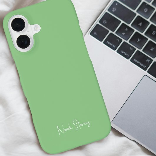 シンプルかわいいグリーンのミニマリスト風 iPhone 16ケース