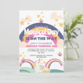 シンプルかわいい女の子ピンクユニコーン1歳誕生日赤ちゃん 招待状 (スタンド正面)