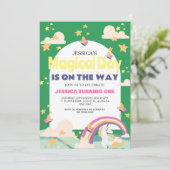 シンプルかわいい女の子フォトユニコーンファースト誕生日ベビー 招待状 (スタンド正面)