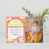 シンプルかわいい女の子フォトユニコーンファースト誕生日ベビー 招待状 (スタンド正面)