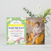 シンプルかわいい女の子フォトユニコーンファースト誕生日ベビー 招待状 (スタンド正面)