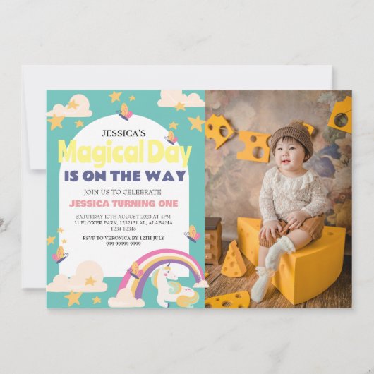 シンプルかわいい女の子フォトユニコーンファースト誕生日ベビー 招待状 (正面)