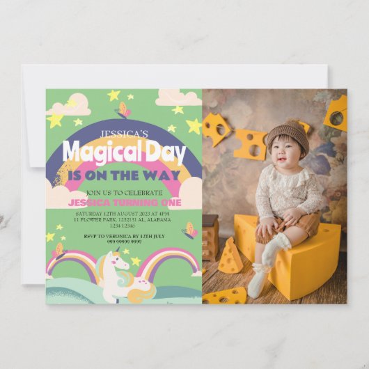 シンプルかわいい女の子フォトユニコーンファースト誕生日ベビー 招待状 (正面)