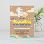 シンプルかわいい女の子フォトユニコーンファースト誕生日ベビー 招待状 (スタンド正面)
