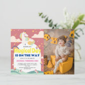 シンプルかわいい女の子写真ユニコーンハーフバースデー赤ちゃん 招待状 (スタンド正面)