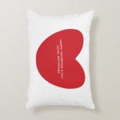 シンプルかわいい赤いハートパーソナライズされたバレンタインデー アクセントクッション (正面(垂直))