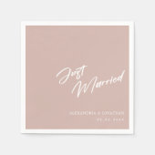 シンプルたった今結婚しましたエレガントバラカスタムウェディング スタンダードカクテルナプキン (正面)