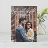 シンプルでおしゃれなスクリプトの結婚式の二枚の写真 セーブザデート (スタンド正面)