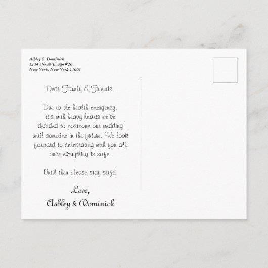 シンプルでエレガントなスクリプト 延期 ウェディング 案内ポストカード (裏面)
