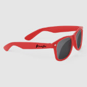 シンプルでエレガントなブラックのカスタマイズ名入り サングラス (右)