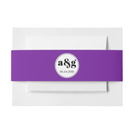 シンプルでエレガントな黒のイニシャル 紫の結婚式 招待状ベリーバンド